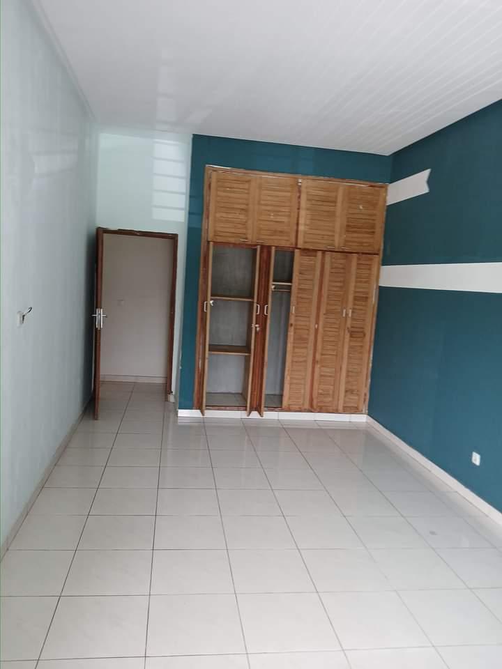 Location d'une Maison / Villa de 5 pièce(s) à 1.200.000 FCFA : Abidjan-Cocody-Riviera (Riviera 3)