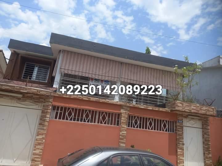 Location d'une Maison / Villa de 6 pièce(s) à 1.500.000 FCFA : Abidjan-Cocody-Riviera (Riviera 3)