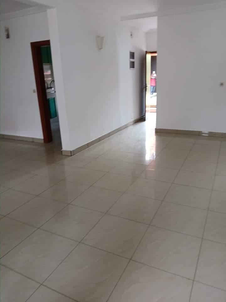 Location d'une Maison / Villa de 6 pièce(s) à 1.500.000 FCFA : Abidjan-Cocody-Riviera (Riviera 3)