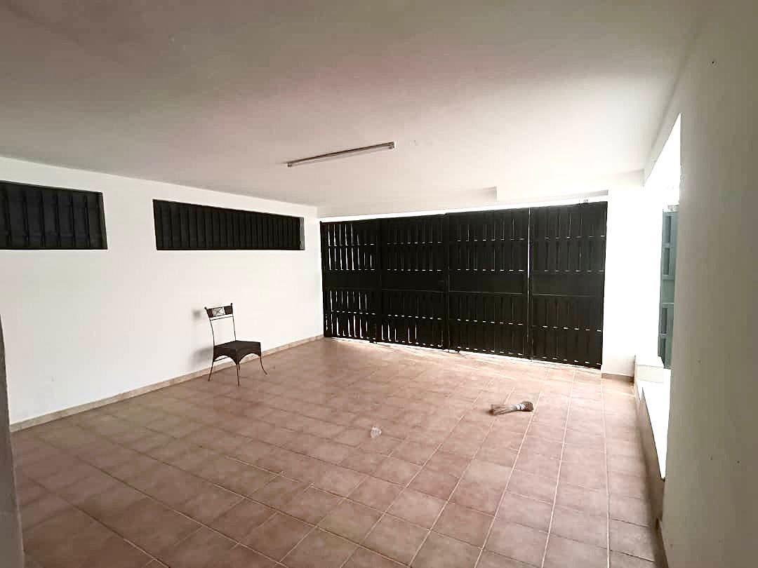 Location d'une Maison / Villa de 7 pièce(s) à 900.000 FCFA : Abidjan-Cocody-Riviera ()