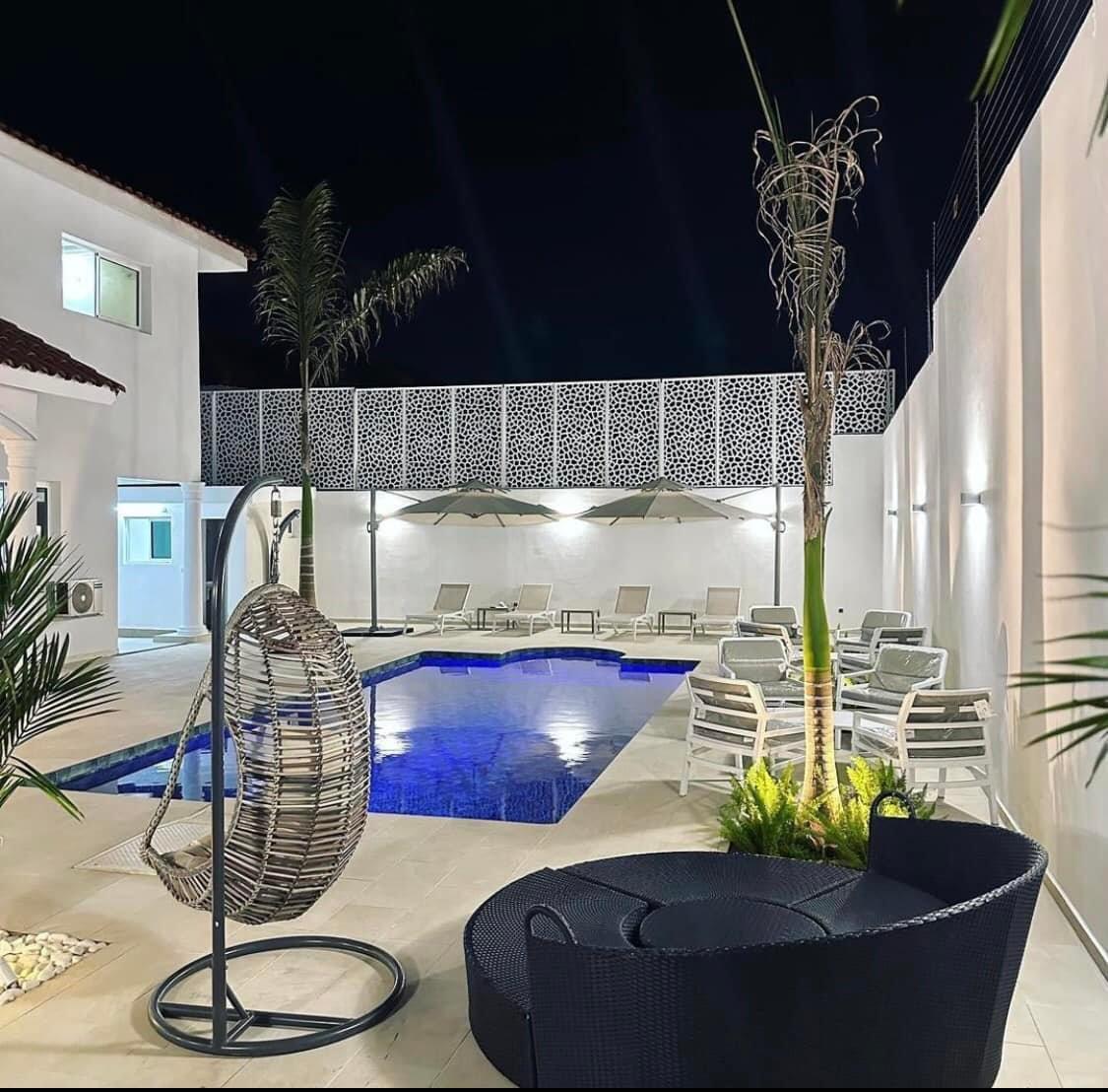 Vente d'une Maison / Villa de 4 pièce(s) à 650.000.000 FCFA : Abidjan-Cocody-Riviera (Rivera abatta )