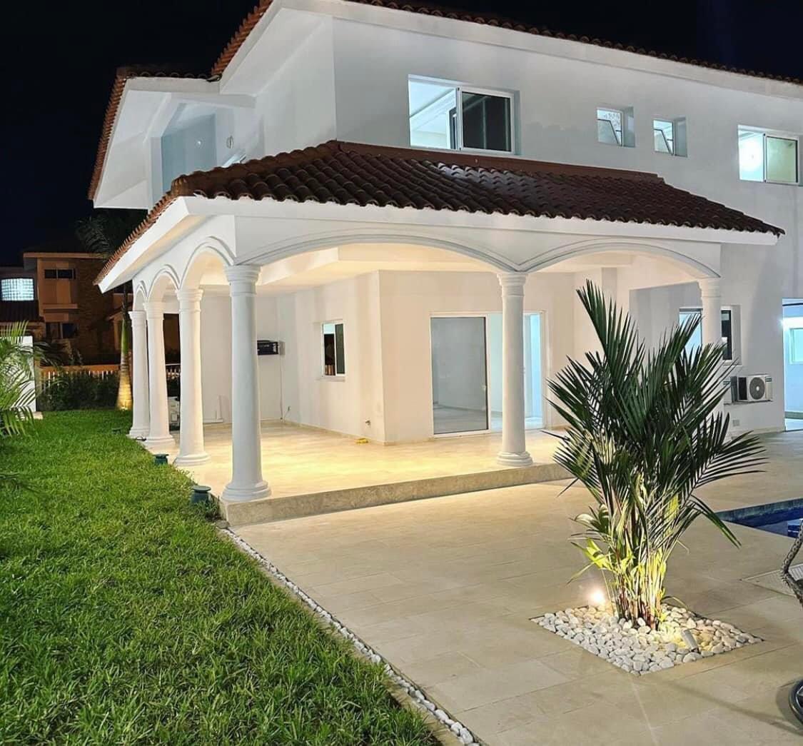 Vente d'une Maison / Villa de 4 pièce(s) à 650.000.000 FCFA : Abidjan-Cocody-Riviera (Rivera abatta )