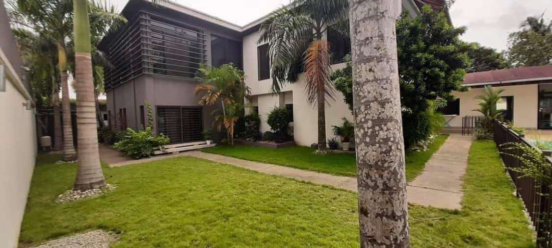 Vente d'une Maison / Villa de 8 pièce(s) à 1.200.000.000 FCFA : Abidjan-Cocody-2 Plateaux (Cocody vallon )