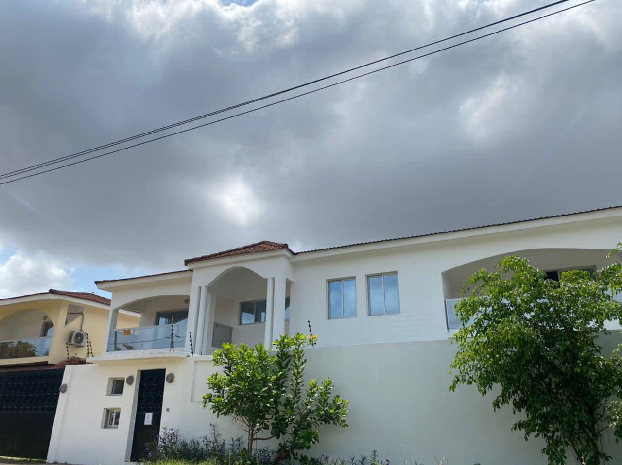 Vente d'une Maison / Villa de 7 pièce(s) à 760.000.000 FCFA : Abidjan-Cocody-Riviera (Rivera 4)