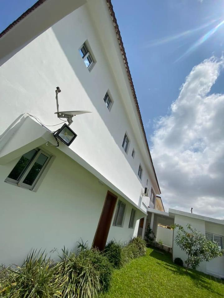 Vente d'une Maison / Villa de 7 pièce(s) à 760.000.000 FCFA : Abidjan-Cocody-Riviera (Rivera 4)