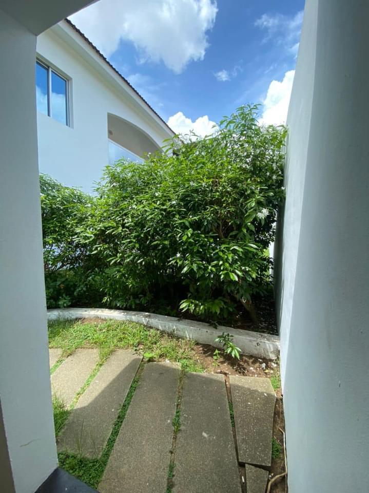 Vente d'une Maison / Villa de 7 pièce(s) à 760.000.000 FCFA : Abidjan-Cocody-Riviera (Rivera 4)