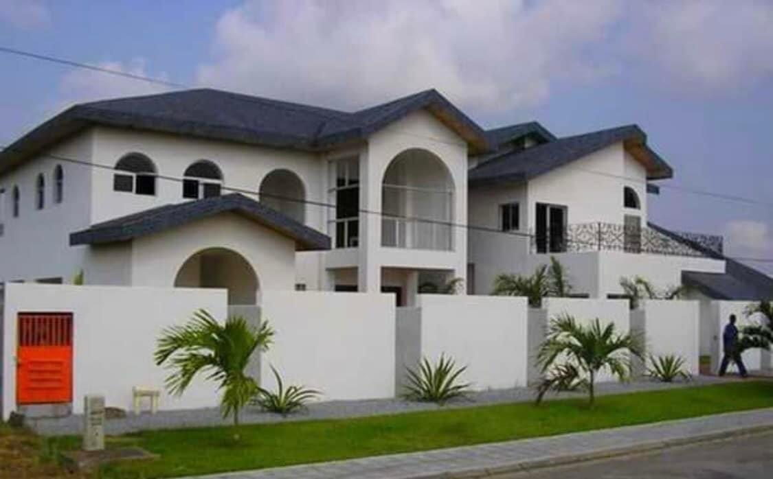 Vente d'une Maison / Villa de 11 pièce(s) à 2.700.000.000 FCFA : Abidjan-Cocody-Riviera (Rivera golf 4)