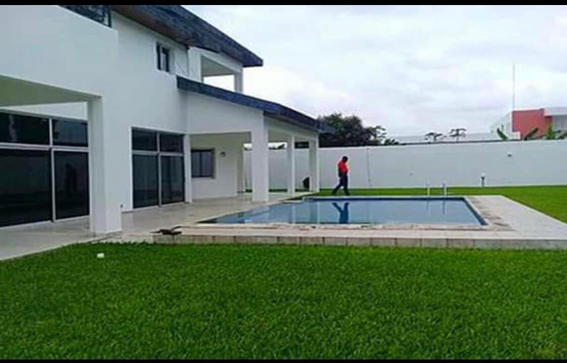 Vente d'une Maison / Villa de 11 pièce(s) à 2.700.000.000 FCFA : Abidjan-Cocody-Riviera (Rivera golf 4)