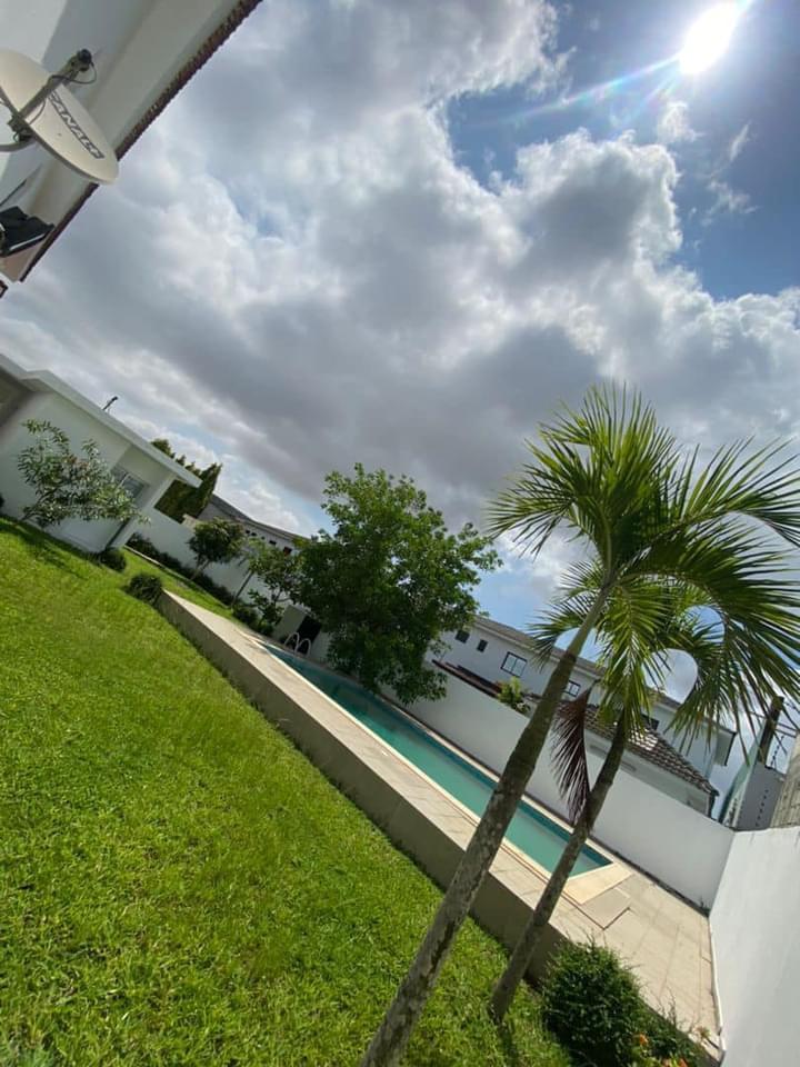 Vente d'une Maison / Villa de 7 pièce(s) à 760.000.000 FCFA : Abidjan-Cocody-Riviera (Rivera golf BEACH )