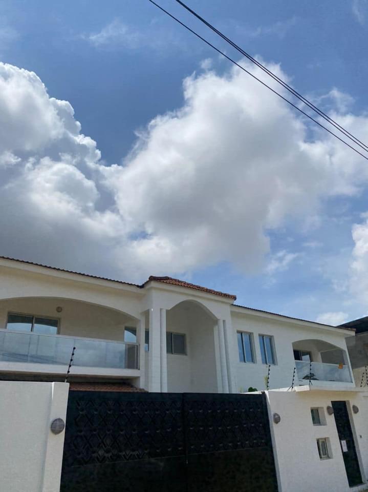 Vente d'une Maison / Villa de 7 pièce(s) à 760.000.000 FCFA : Abidjan-Cocody-Riviera (Rivera golf BEACH )