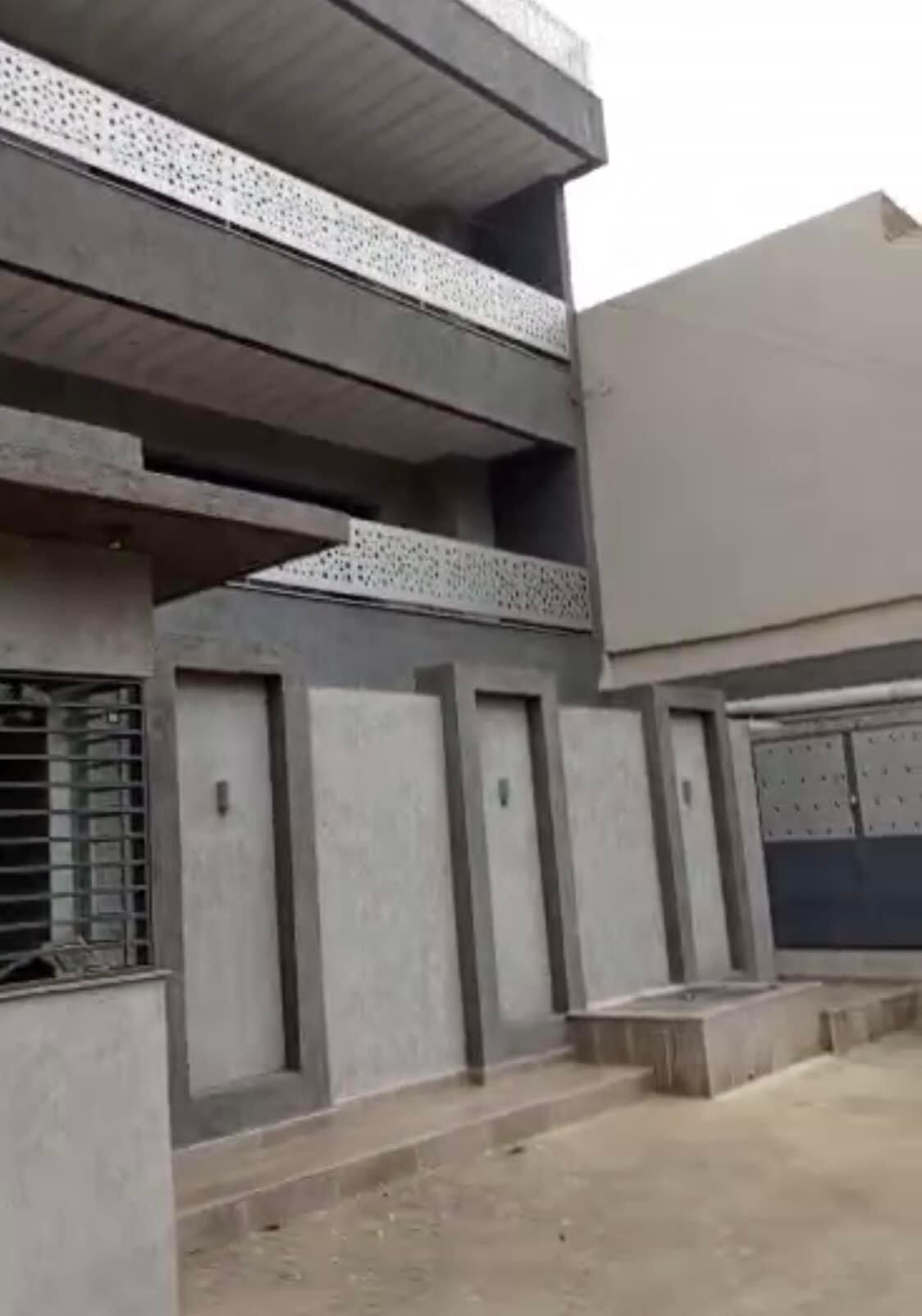 Vente d'un Immeuble : Abidjan-Cocody-2 Plateaux (Cocody vallon )