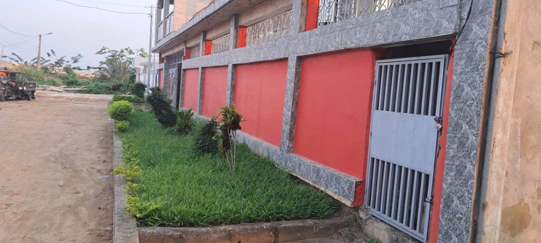 Vente d'une Maison / Villa de 10 pièce(s) à 250.000.000 FCFA : Abidjan-Bingerville (Feh kesse )