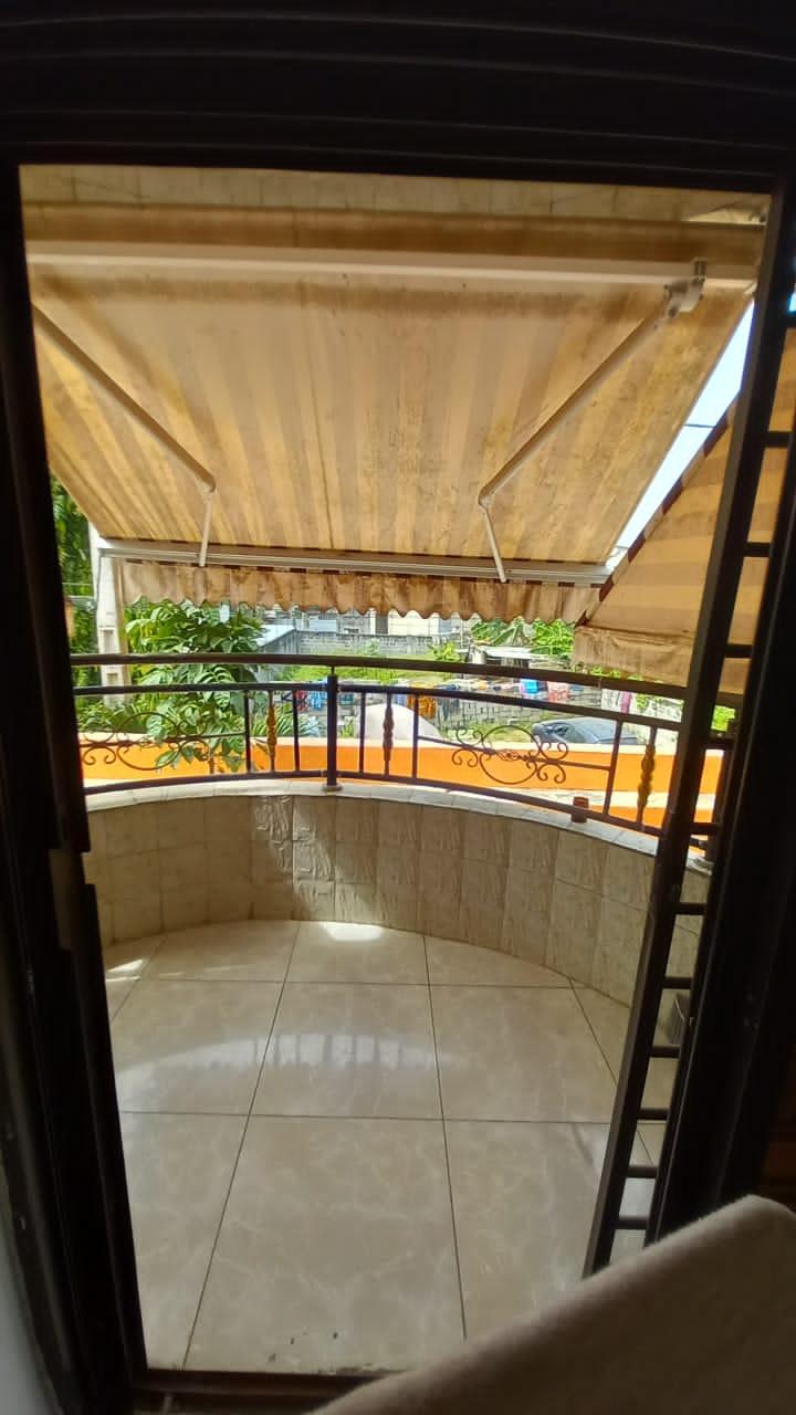 Vente d'une Maison / Villa de 6 pièce(s) à 250.000.000 FCFA : Abidjan-Cocody-Riviera (Abatta )