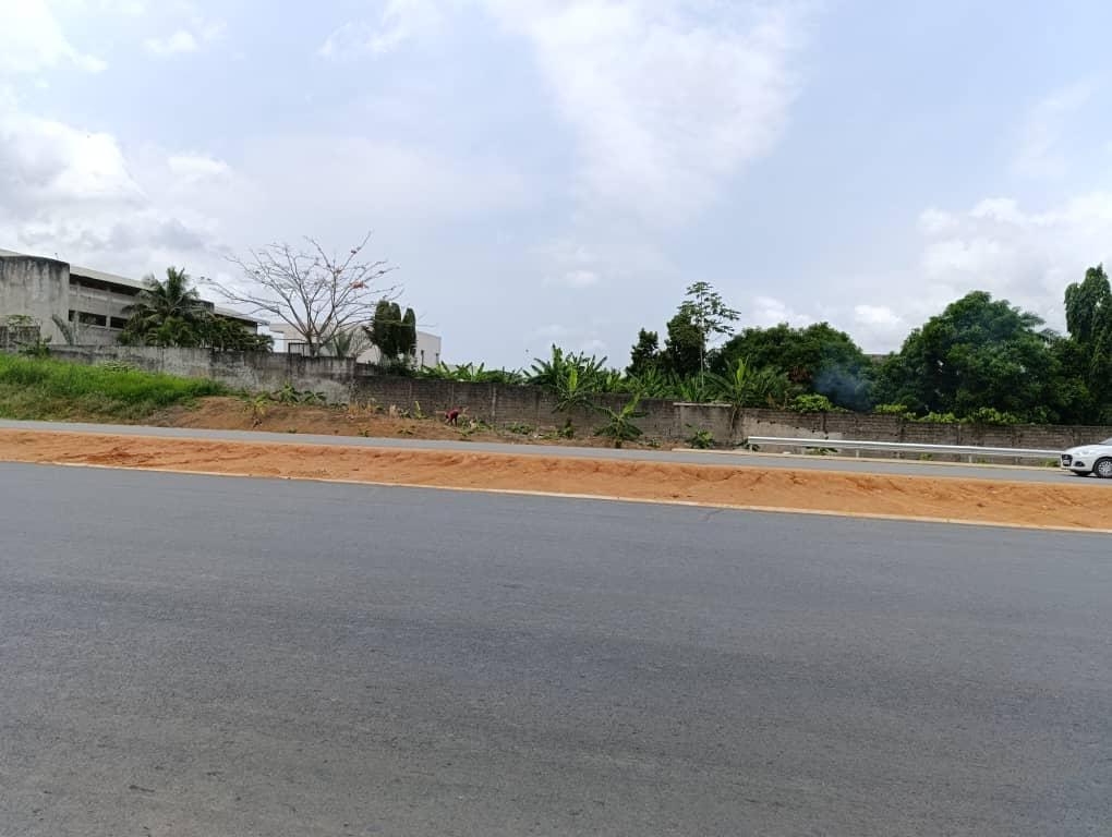 Vente d'un Terrain à 350.000.000 FCFA  : Abidjan-Cocody-Angré (Y4 )