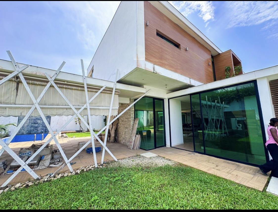 Vente d'une Maison / Villa de 7 pièce(s) à 1.200.000.000 FCFA : Abidjan-Cocody-Riviera (Rivera 4 m’nadon )