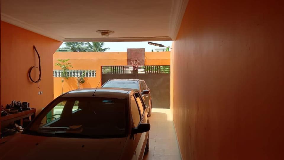 Vente d'une Maison / Villa de 6 pièce(s) à 250.000.000 FCFA : Abidjan-Cocody-Riviera (Cocody faya DROGBA )