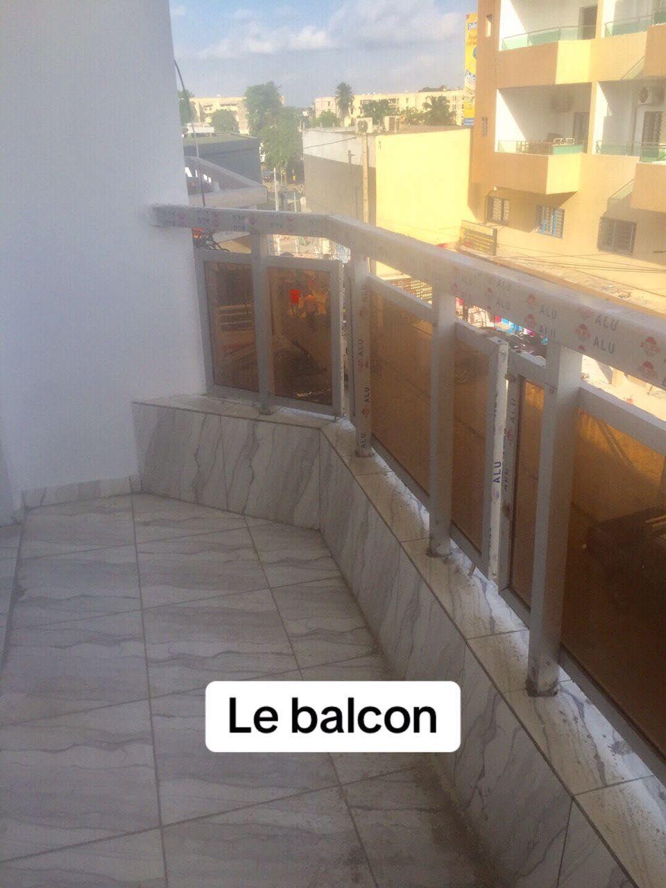 Location d'une Maison / Villa de 2 pièce(s) à 170.000 FCFA : Abidjan-Cocody-2 Plateaux (2PLATEAUX DERRIERE SOCOCE)