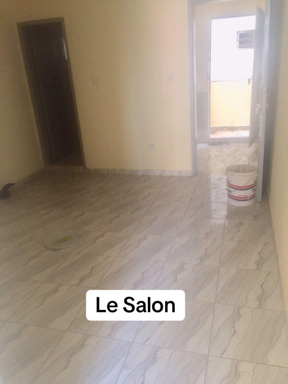 Location d'une Maison / Villa de 2 pièce(s) à 170.000 FCFA : Abidjan-Cocody-2 Plateaux (2PLATEAUX DERRIERE SOCOCE)