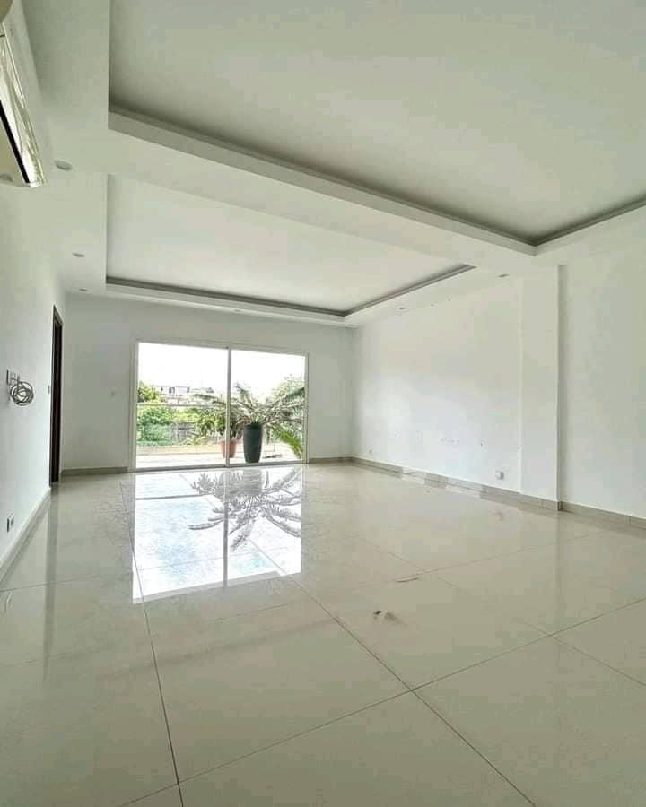 Location d'un Appartement de 4 pièce(s) à 2.000.000 FCFA : Abidjan-Cocody-Riviera (RIVIERA GOLF 04)