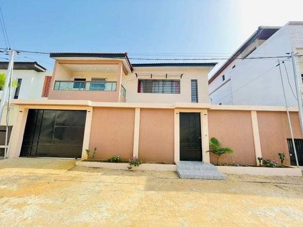 Location d'une Maison / Villa de 7 pièce(s) à 1.500.000 FCFA : Abidjan-Port-Bouet (ANCIENNE ROUTE DE BASSAM, ANANI 15min DE L'AEROPORT FHB)