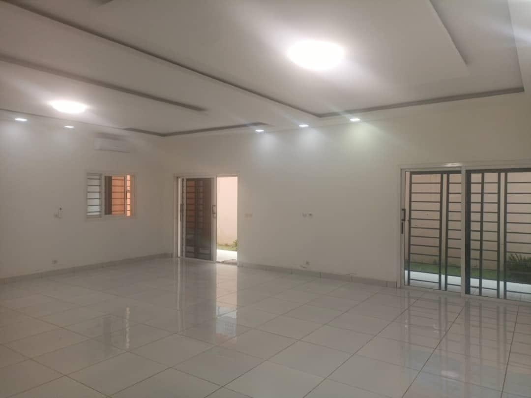 Location d'une Maison / Villa de 6 pièce(s) à 1.500.000 FCFA : Abidjan-Cocody-Riviera (RIVIERA 4 CITE CIAD PRIMO)