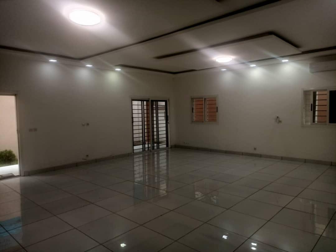 Location d'une Maison / Villa de 6 pièce(s) à 1.500.000 FCFA : Abidjan-Cocody-Riviera (RIVIERA 4 CITE CIAD PRIMO)