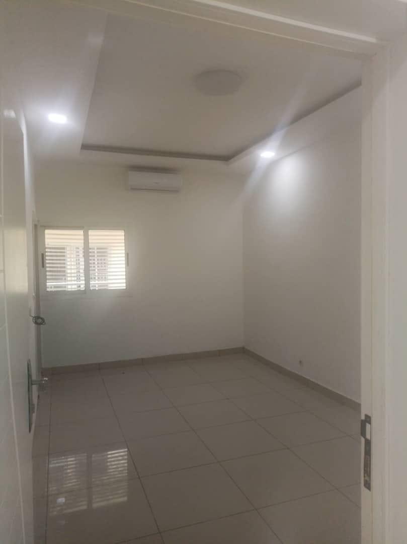 Location d'une Maison / Villa de 6 pièce(s) à 1.500.000 FCFA : Abidjan-Cocody-Riviera (RIVIERA 4 CITE CIAD PRIMO)