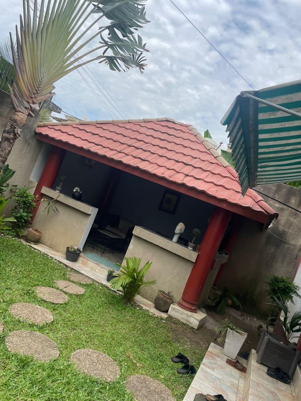 Vente d'une Maison / Villa de 7 pièce(s) à 220.000.000 FCFA : Abidjan-Cocody-Riviera (Palmeraie)