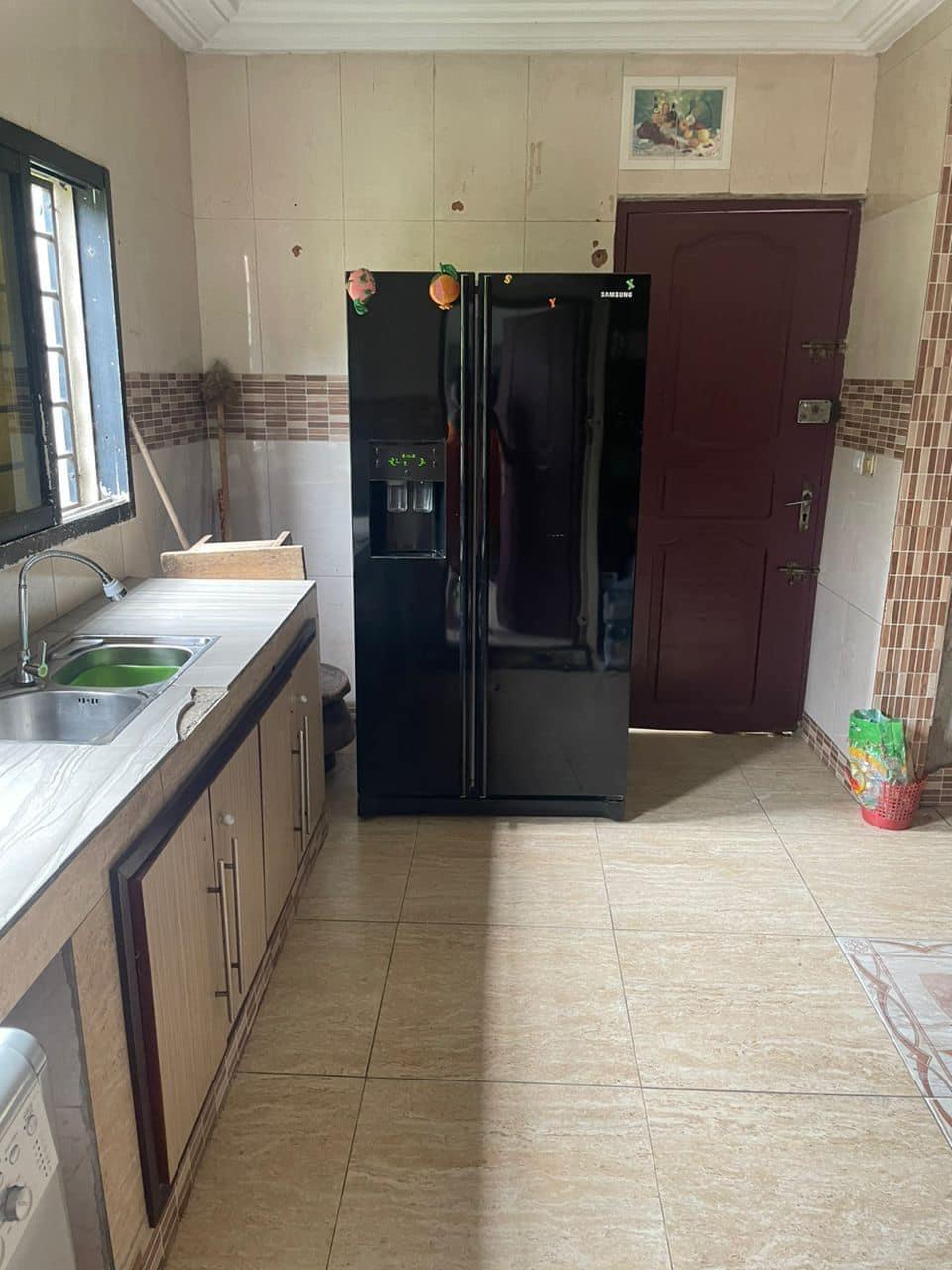 Vente d'une Maison / Villa de 7 pièce(s) à 220.000.000 FCFA : Abidjan-Cocody-Riviera (Palmeraie)