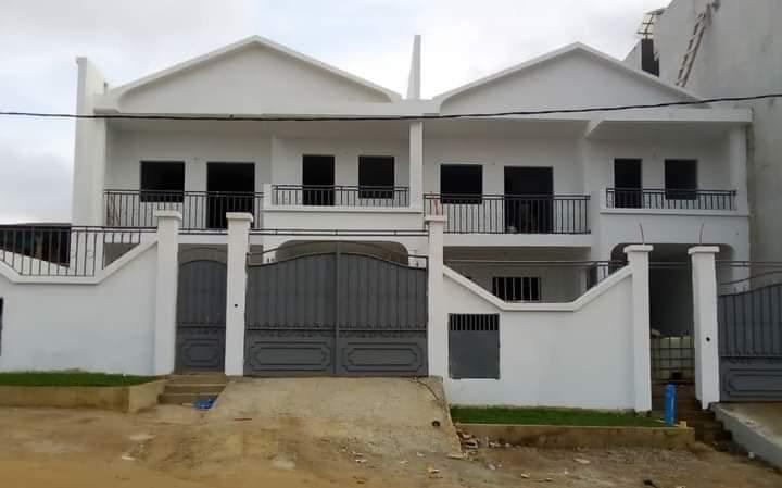 Vente d'une Maison / Villa de 5 pièce(s) à 100.000.000 FCFA : Abidjan-Cocody-Riviera (Riviera Faya )