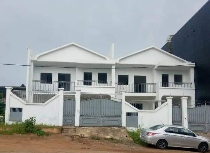 Vente d'une Maison / Villa de 5 pièce(s) à 100.000.000 FCFA : Abidjan-Cocody-Riviera (Riviera Faya )