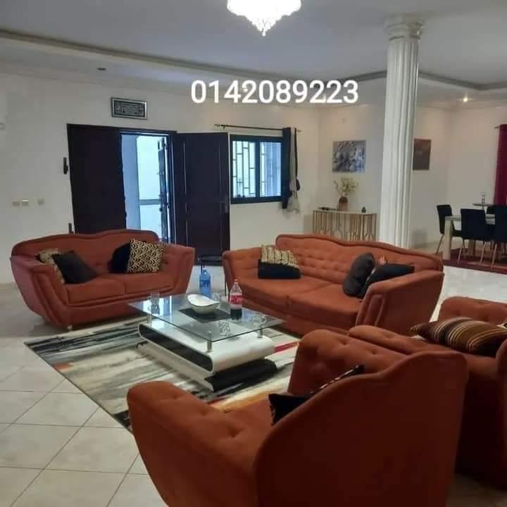 Vente d'une Maison / Villa de 14 pièce(s) à 400.000.000 FCFA : Abidjan-Cocody-Angré (Angré nouveau chu )