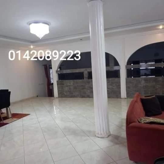 Vente d'une Maison / Villa de 14 pièce(s) à 400.000.000 FCFA : Abidjan-Cocody-Angré (Angré nouveau chu )