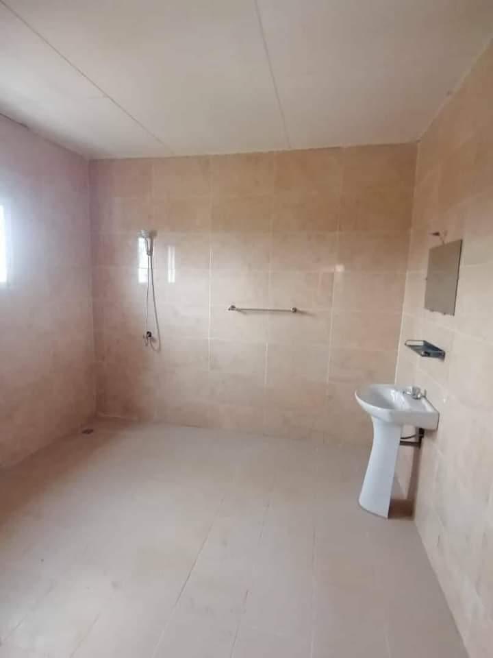 Vente d'une Maison / Villa de 4 pièce(s) à 65.000.000 FCFA : Abidjan-Cocody-Angré (Angré nouveau chu )