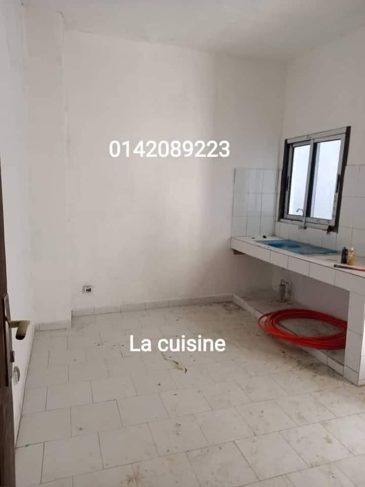 Vente d'une Maison / Villa de 4 pièce(s) à 65.000.000 FCFA : Abidjan-Cocody-Angré (Angré nouveau chu )