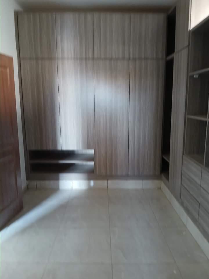 Vente d'une Maison / Villa de 7 pièce(s) : Abidjan-Cocody-Riviera (Riviera Faya cité Sir )