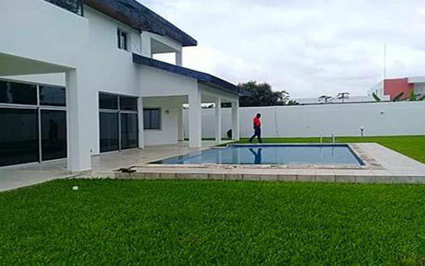 Vente d'une Maison / Villa de 11 pièce(s) à 2.500.000.000 FCFA : Abidjan-Cocody-Riviera (Riviera Golf 4 )