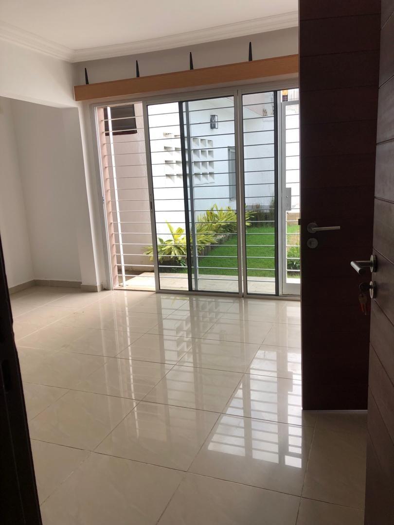 Location d'une Maison / Villa de 4 pièce(s) à 1.200.000 FCFA : Abidjan-Cocody-Angré (ANGRE 8eme TRANCHE)