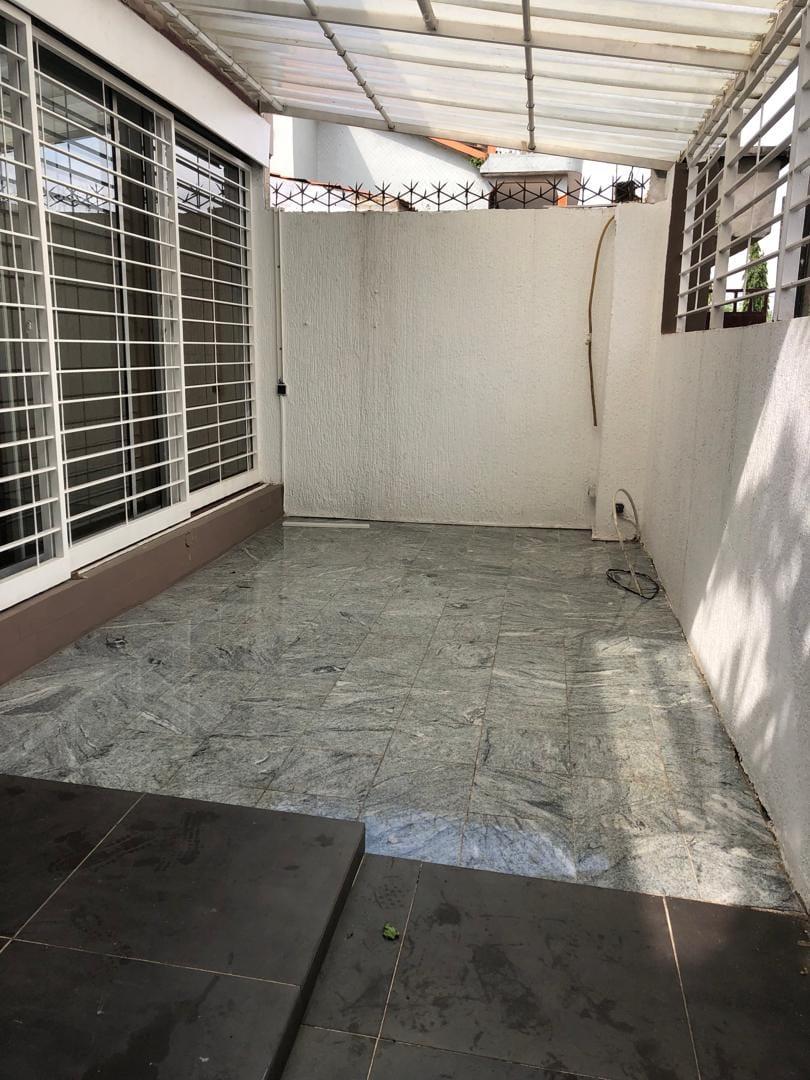 Location d'une Maison / Villa de 4 pièce(s) à 1.200.000 FCFA : Abidjan-Cocody-Angré (ANGRE 8eme TRANCHE)