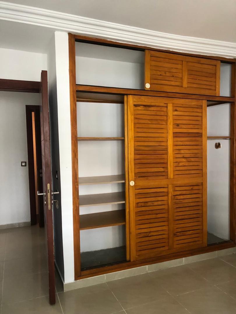 Location d'une Maison / Villa de 4 pièce(s) à 1.200.000 FCFA : Abidjan-Cocody-Angré (ANGRE 8eme TRANCHE)