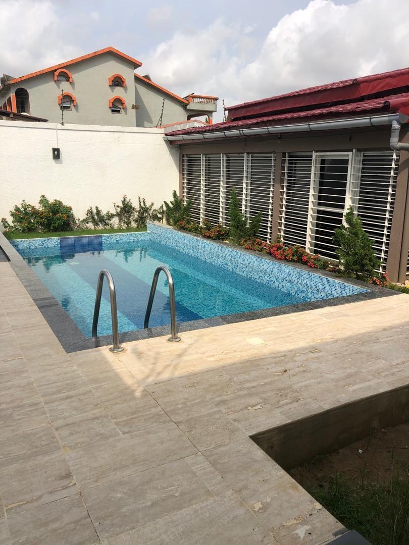 Location d'une Maison / Villa de 4 pièce(s) à 1.200.000 FCFA : Abidjan-Cocody-Angré (ANGRE 8eme TRANCHE)