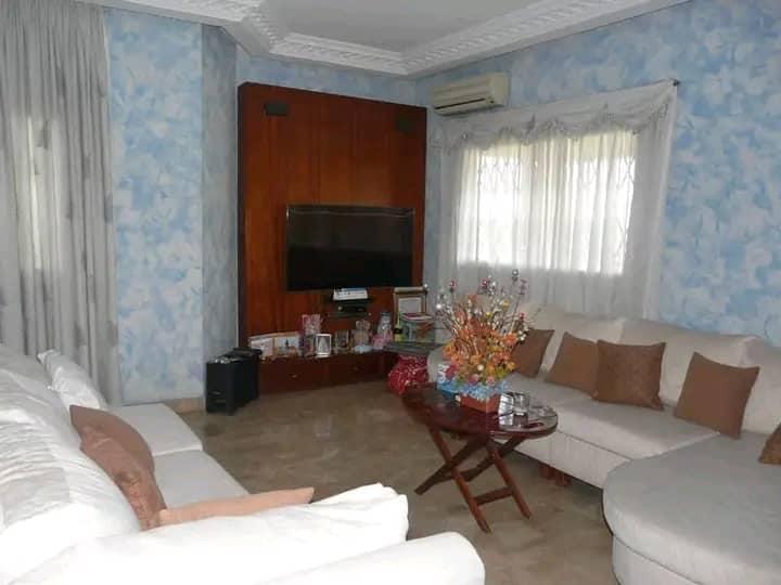 Vente d'une Maison / Villa de 12 pièce(s) à 380.000.000 FCFA : Abidjan-Yopougon (YOPOUGON MILLIONAIRE)