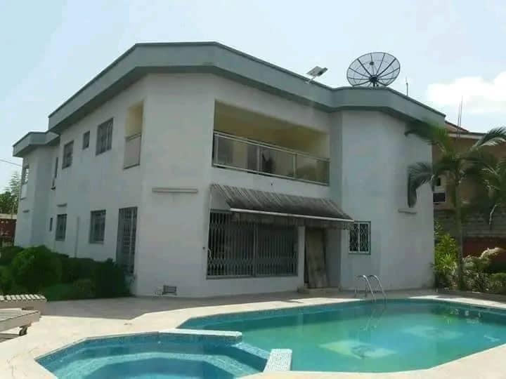 Vente d'une Maison / Villa de 12 pièce(s) à 380.000.000 FCFA : Abidjan-Yopougon (YOPOUGON MILLIONAIRE)