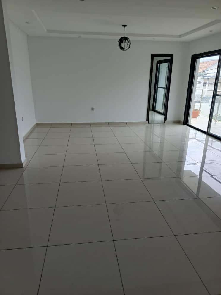 Location d'une Maison / Villa de 3 pièce(s) à 900.000 FCFA : Abidjan-Cocody-Riviera (COCODY RIVIERA 4)