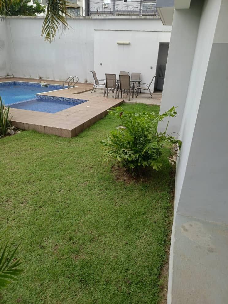 Location d'une Maison / Villa de 3 pièce(s) à 900.000 FCFA : Abidjan-Cocody-Riviera (COCODY RIVIERA 4)