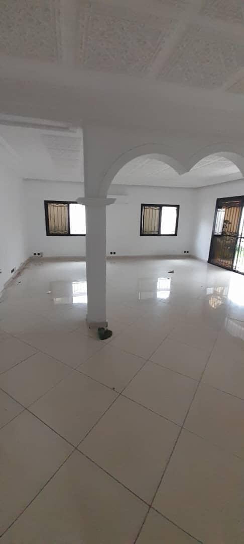 Location d'une Maison / Villa de 8 pièce(s) à 1.500.000 FCFA : Abidjan-Cocody-Riviera (Rivera 4)