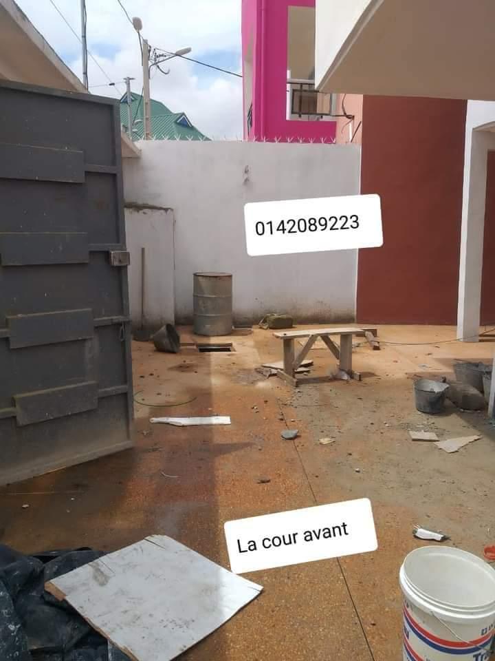 Vente d'une Maison / Villa de 4 pièce(s) à 65.000.000 FCFA : Abidjan-Cocody-Angré (Angré nouveau chu )