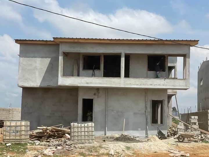 Vente d'une Maison / Villa de 6 pièce(s) à 150.000.000 FCFA : Abidjan-Cocody-Angré (Angré nouveau chu )