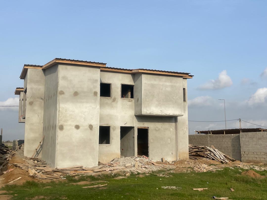 Vente d'une Maison / Villa de 6 pièce(s) à 150.000.000 FCFA : Abidjan-Cocody-Angré (Angré nouveau chu )