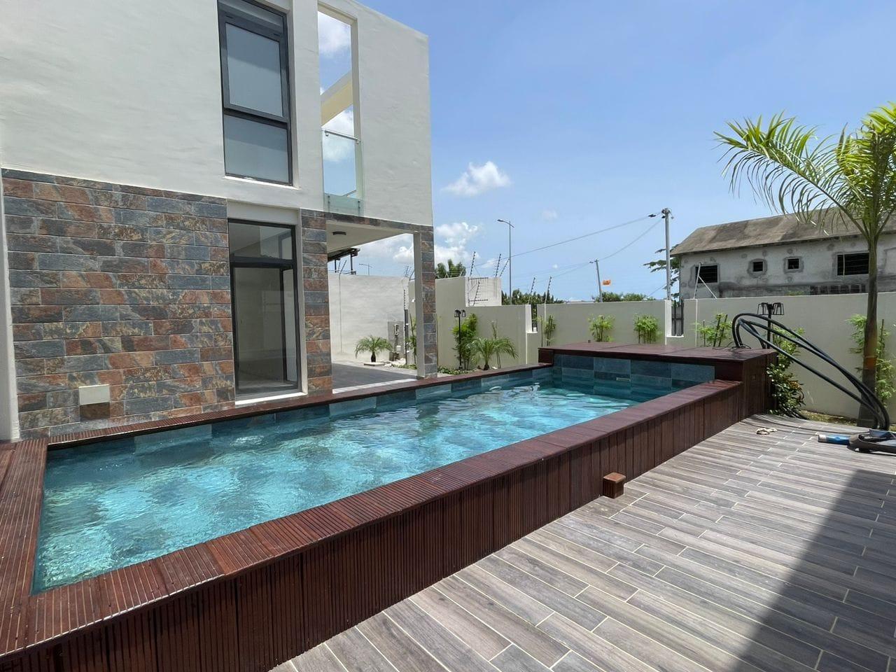 Location d'une Maison / Villa de 4 pièce(s) à 3.000.000 FCFA : Abidjan-Cocody-Riviera (RIVIERA GOLF BEVERLY)